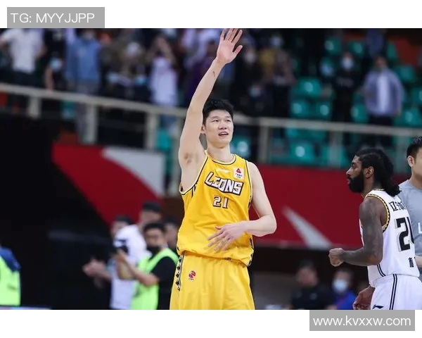 胡金秋的篮球之路：从青涩少年到CBA明星的奋斗历程与成长故事