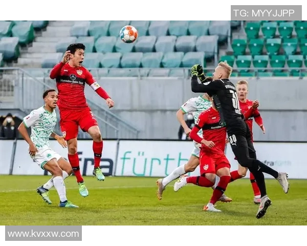 多德蒙德与拜仁慕尼黑激战正酣谁能在德甲巅峰对决中笑到最后