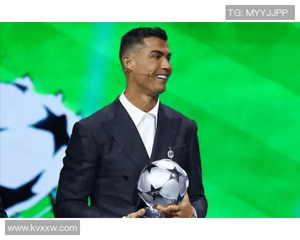 欧冠赛场惊现奇葩事件球迷闯入抢夺C罗球衣引发热议